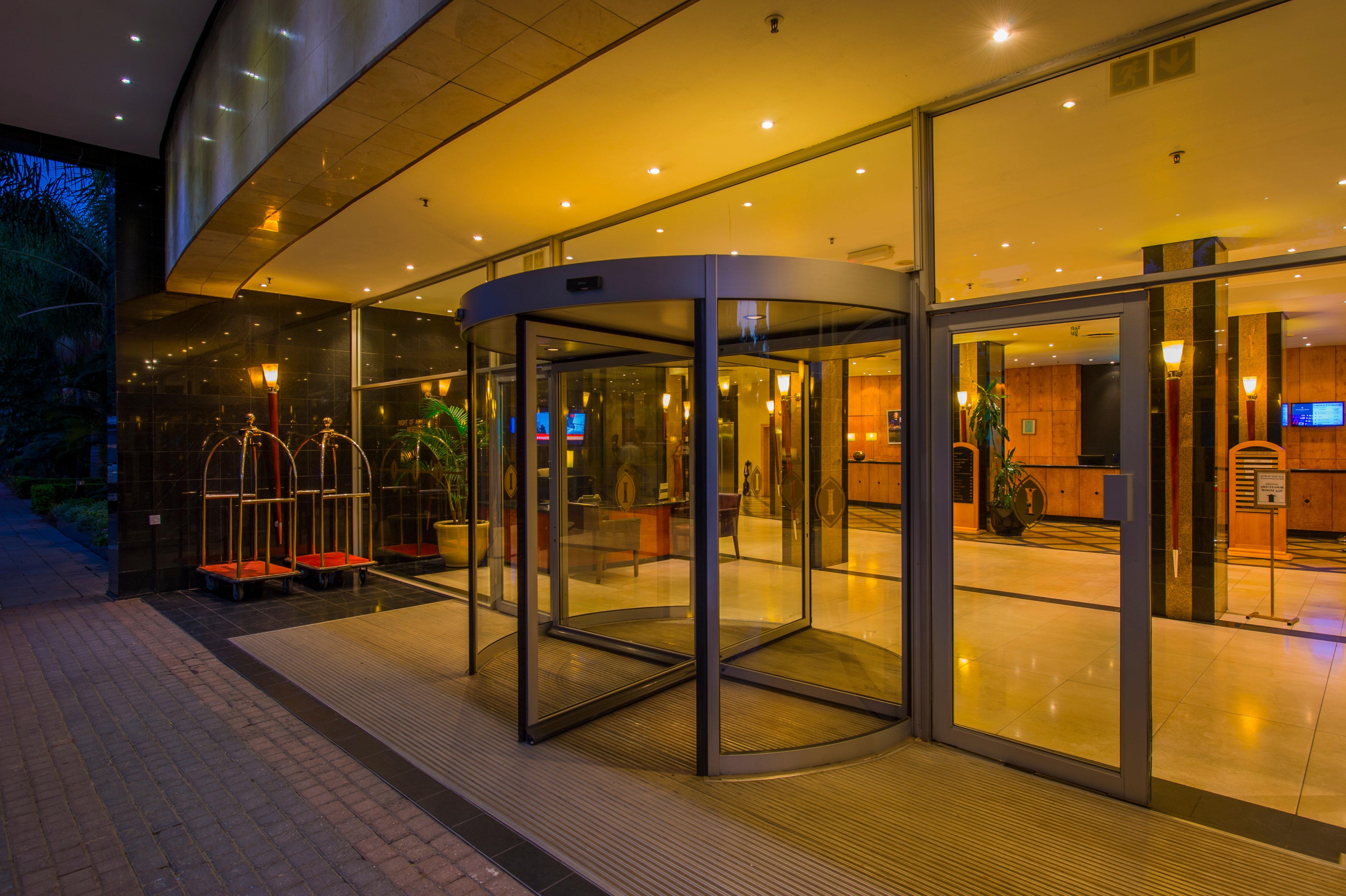 InterContinental Lusaka, an IHG Hotel Bagian luar foto