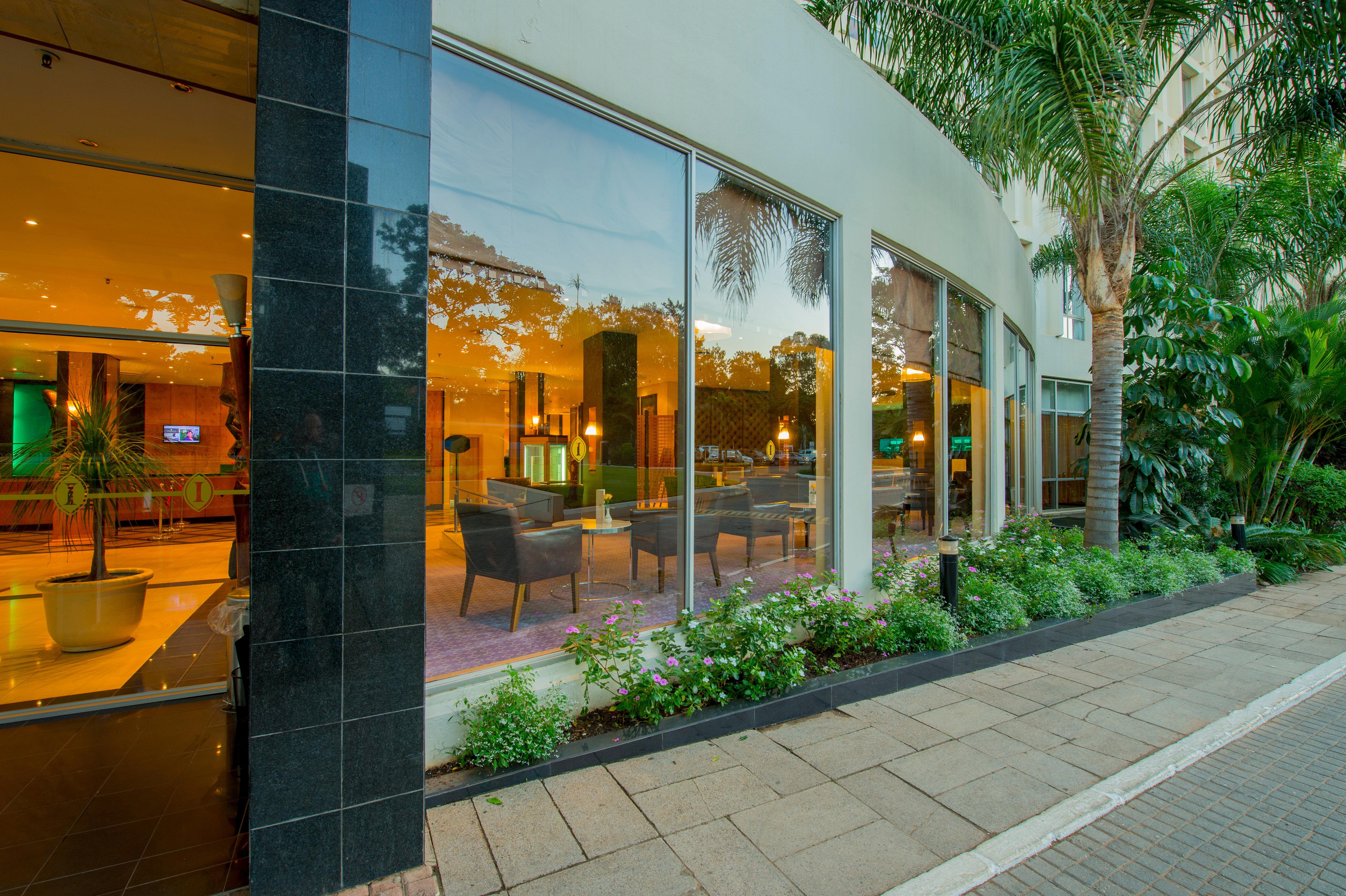 InterContinental Lusaka, an IHG Hotel Bagian luar foto